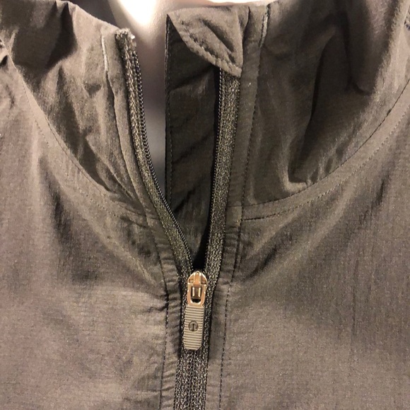 BNWT Lululemon Sights Seen Jacket, size 4 - Picture 8 of 9